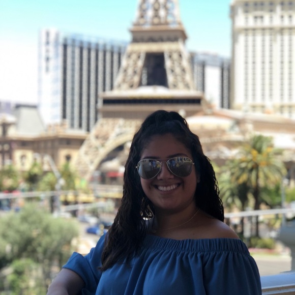 Meet your Posher, Valeria - Picture 3 of 4